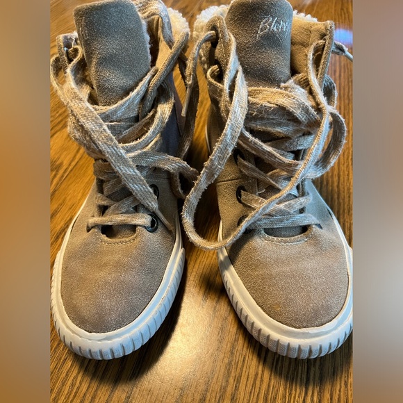 Blowfish booties. - Picture 1 of 6